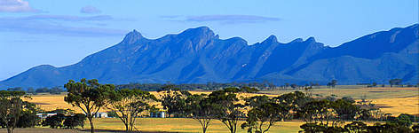 The Stirling Range or Koikyennuruff in the southwestern part of Western Australia. / ©: Leslie Leong The Stirling Range or Koikyennuruff in Western Australia. rel=