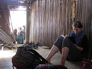 Liz in hut / ©: WWF / Elizabeth Johnson / ©: WWF / Elizabeth Johnson