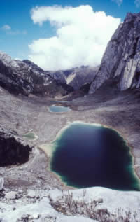 The Meren Valley in the Carstenz Mountains of Papua Province. Lorentz National Park. Indonesia / ©: WWF-Canon / John RATCLIFFE / ©: WWF-Canon / John RATCLIFFE