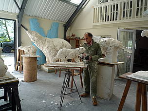 Mark Coreth sculpted the original Ice Bear skeleton in his studio from plaster and armature wire. ... / ©: The Ice Bear Project Ltd / ©: The Ice Bear Project Ltd