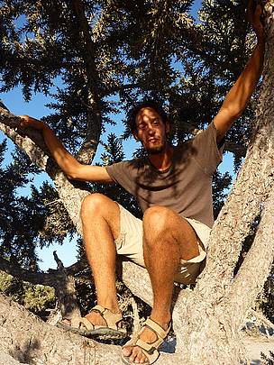Me sitting in an Euphorbiceae / ©: WWF / Jonas Ewert / ©: WWF / Jonas Ewert