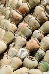 Pots utilisés pour pêcher les pieuvres au port de Sidi Youssef, Kerkennah, Tunisie. / ©: WWF-MEDITERRANEAN / E. PARKER / ©: WWF-MEDITERRANEAN / E. PARKER