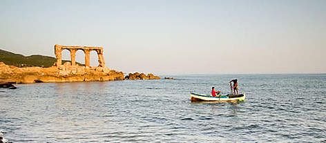 Activité de pêche près d'une côte rocheuse, Sidi Mechreg, Tunisie. / ©: WWF-MEDITERRANEAN / E. PARKER rel=
