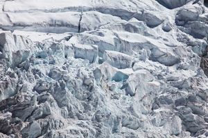 Melting glacier, Gorek Shep, Everest region, Himalayas, Nepal. / ©: WWF-Canon / Steve Morgan / ©: WWF-Canon / Steve Morgan
