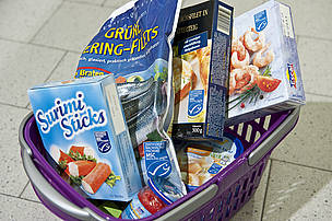 Bucket with MSC-certified products / ©: Marine Stewardship Council (MSC) photo stock / ©: Marine Stewardship Council (MSC) photo stock