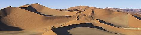 Sand dunes. Namib-Naukluft National Park, Namibia. / ©: Martin HARVEY / WWF-Canon rel=