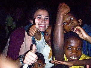 Good fun with the kids in Andapa / ©: WWF Charlotte Whitham / ©: WWF Charlotte Whitham
