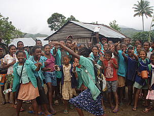 A warm reception at Solofo School / ©: WWF Charlotte Whitham / ©: WWF Charlotte Whitham