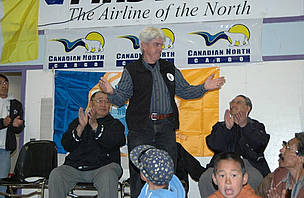 WWF-Canada's Pete Ewins addresses community members in Clyde River, Nunavut during celebrations for ... / ©: WWF / Bruce Uviluq, NTI WWF-Canada's Pete Ewins addresses community members in Clyde River, Nunavut during celebrations for ... / ©: WWF / Bruce Uviluq, NTI