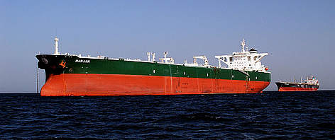 Petrol tanker waiting for its cargo, Fujeirah port, United Arab Emirates / ©: WWF-Canon / Michel GUNTHER rel=