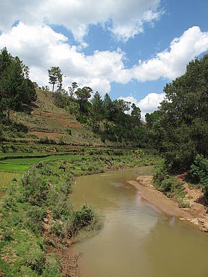 Erosion on hillside, in the vicinity of Fandriana / ©: WWF-Canon/Olivier van Bogaert / ©: WWF-Canon/Olivier van Bogaert