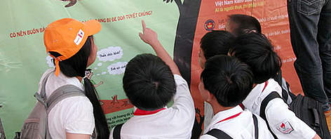 Vietnamese schoolchildren learning about wildlife trade at the opening of WWF-TRAFFIC's new ... / &copy;: WWF Greater Mekong
