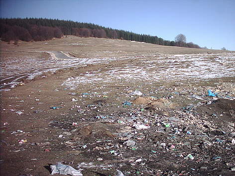 Rubbish near Parshevitsa dairy in Vrachanski Balkan Nature Park / &copy;: Tsvetan Velkovski