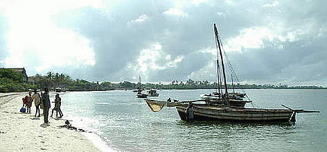 Fishing boats on Ibo Island, Quirimbas National Park, Mozambique / ©: WWF-Canon / Sian Owen rel=