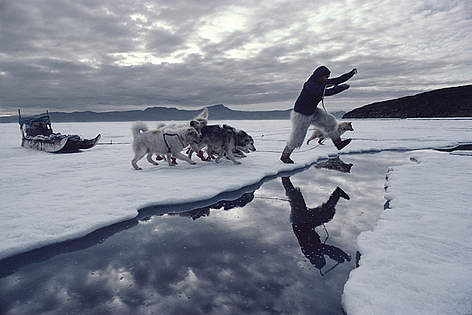 Travel has become more perilous for northern peoples. Coastal sea ice, lake ice and river ice are ... / ©: WWF / Bryan Alexander/www.arcticphoto.com rel=