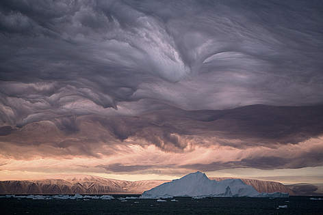 Amazing cloud formation, Qaanaaq in the far North of Greenland. The Arctic when frozen is like a ... / ©: WWF / Bryan Alexander/www.arcticphoto.com rel=
