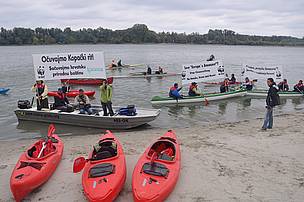 Participants in the regatta appealed to the European Commission to act immediately and to avoid the irreversible destruction of Croatia’s and Europe’s natural treasures months before Croatia’s accession to the EU.