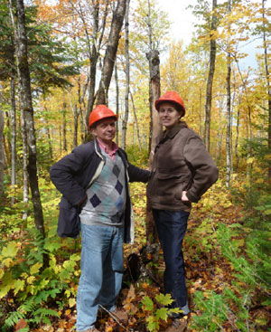 GFTN-Russia Manager Alexander
Voropaev and GFTN-North America Programme Officer Jennifer Gerholdt in
Domtar’s certified forest. - © WWF-US