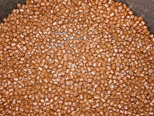 Fish food (fish meat and oil made into pellets) for salmon in bucket. Villa Leppefisk salmon ... / ©: Jo Benn / WWF-Canon / ©: Jo Benn / WWF-Canon