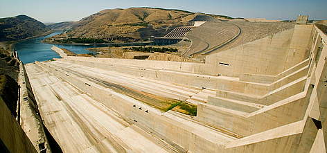 Ataturk hydroelectric plant, part of the GAP (South-east Anatolian project), producing electricity ... / ©: Edward PARKER / WWF-Canon rel=