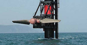 SeaFlow tidal stream generator prototype with the rotor raised. / ©: Marine Current Turbines / ©: Marine Current Turbines