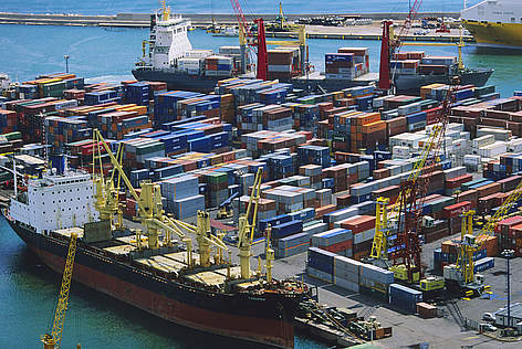 Shipping containers in the port of Sorrento, Italy / ©: Edward Parker/WWF-Canon rel=