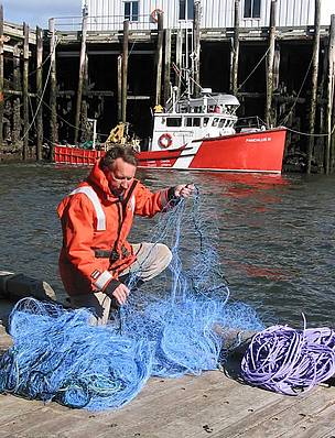 Dr. Ed Trippel at the St. Andrews Biological Station preparing barium sulfate gillnet and weak rope ... / &copy;: WWF-Canon / Suzanne Taylor