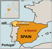 The Prestige began to leak large amounts of oil off the Galician coast on 13 November 2002. / ©: WWF / ©: WWF