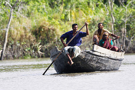 A group of fishermen in their boat in the Sundarbans National Park, Bangladesh.
/ ©: David Woodfall / WWF-UK rel=