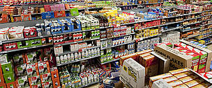 Abundenta de produse intr-un supermarket oarecare / ©: WWF-Canon / Richard Stonehouse / ©: WWF-Canon / Richard Stonehouse