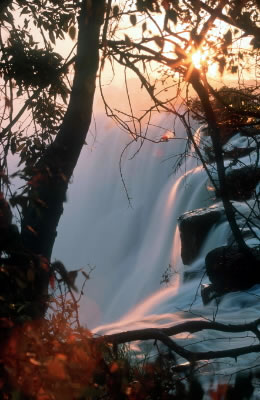 Victoria Falls at sunset, seen from the Zambian side. / ©: WWF-Canon / Martin HARVEY Victoria Falls at sunset, seen from the Zambian side. / ©: WWF-Canon / Martin HARVEY