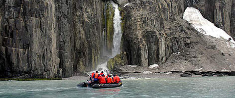 Alkefjellet cliffs in Svalbard. / &copy;: WWF / Miriam Geitz