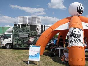 The Water Tour truck stops in Budapest, June 2011.  / &copy;: WWF Hungary 