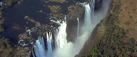 Victoria Falls, considered the the boundary between the upper and middle Zambezi. Creative Commons ... / ©: Howard Chalkley Victoria Falls, considered the the boundary between the upper and middle Zambezi. rel=