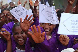 Kids in Ambatoriha, Northern Madagascar / ©: Martina Lippuner / WWF Madagascar / ©: Martina Lippuner / WWF Madagascar