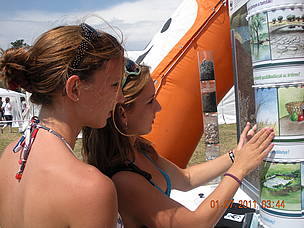 Young visitors of the Water Tour discover the importance of wetlands for freshwater.  / &copy;: WWF Hungary 