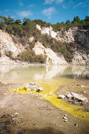 Geothermal activity at Rotorua, North Island, New Zealand. The yellow colour is due to the presence ... / ©: Tongi Corveler / WWF / ©: Tongi Corveler / WWF