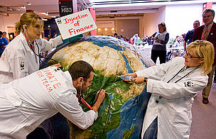 WWF Climate rescue team come to the aid of an ill planet Earth. The doctors arrive to examine the ... / ©: © WWF-Canon / Richard Stonehouse / ©: © WWF-Canon / Richard Stonehouse
