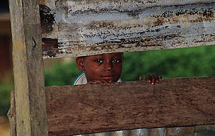 Portrait of child, Minkébé forest, Gabon. / ©: Meg Gawler / WWF Canon / ©: Meg Gawler / WWF Canon