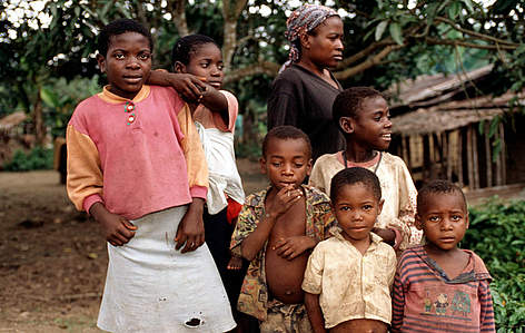 Baka pygmy children. Minkébé, Gabon / ©: Michel Gunther / WWF Canon rel=