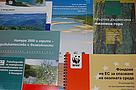 Publications of the Danube-Carpathian Programme in Bulgarian / ©: Konstantin Ivanov brochures on a table / ©: Konstantin Ivanov