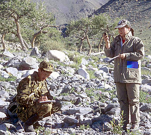 WWF research team monitoring snow leopard presence in the Altan Khokki range, Khar Us Nuur National ... / ©: Hartmut Jungius / WWF-Canon WWF research team monitoring snow leopard presence in the Altan Khokki range, Khar Us Nuur National ... / ©: Hartmut Jungius / WWF-Canon