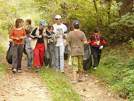 people cleaning Strandzha in Bulgaria  / &copy;: Katya Ivanova/Strandzha Nature Park