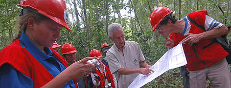 Crew that attended the tree felling for Un Árbol Bolivia Project in May, 2006. / ©: WWF-Canon / Andrés UNTERLADSTAETTER Crew that attended the tree felling for Un Árbol Bolivia Project in May, 2006. rel=