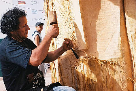 The Bolivian sculptor Juan Bustillos at work during the live International Sculptors' Workshop with ... / ©: WWF-Canon / María Luisa HOYOS The Bolivian sculptor Juan Bustillos at work during the live Workshop. rel=