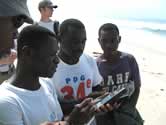 Training the turtle team on Cybertracker tools. / ©: WWF-Canon / Victor Mbolo (Cybertracker Monitoring Programme) Training the turtle team on Cybertracker tools. / ©: WWF-Canon / Victor Mbolo (Cybertracker Monitoring Programme)