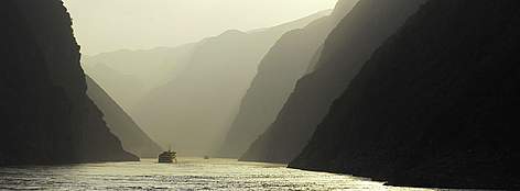 The Yangtze River is home to some of China's most spectacular natural scenery. Three Gorges, China. / ©: Michel GUNTHER / WWF-Canon rel=